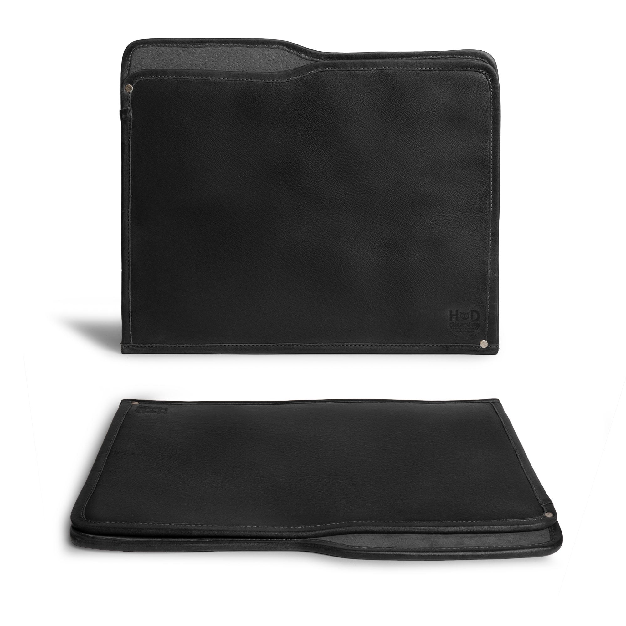 The back side of the Manila Folder by Hide & Drink, showcasing its minimalist design as an efficient Document Holder. Made from durable Full Grain Leather, this product is a proud example of Small Batch Production and the artisan talents from La Antigua Guatemala and Oaxaca Mexico.