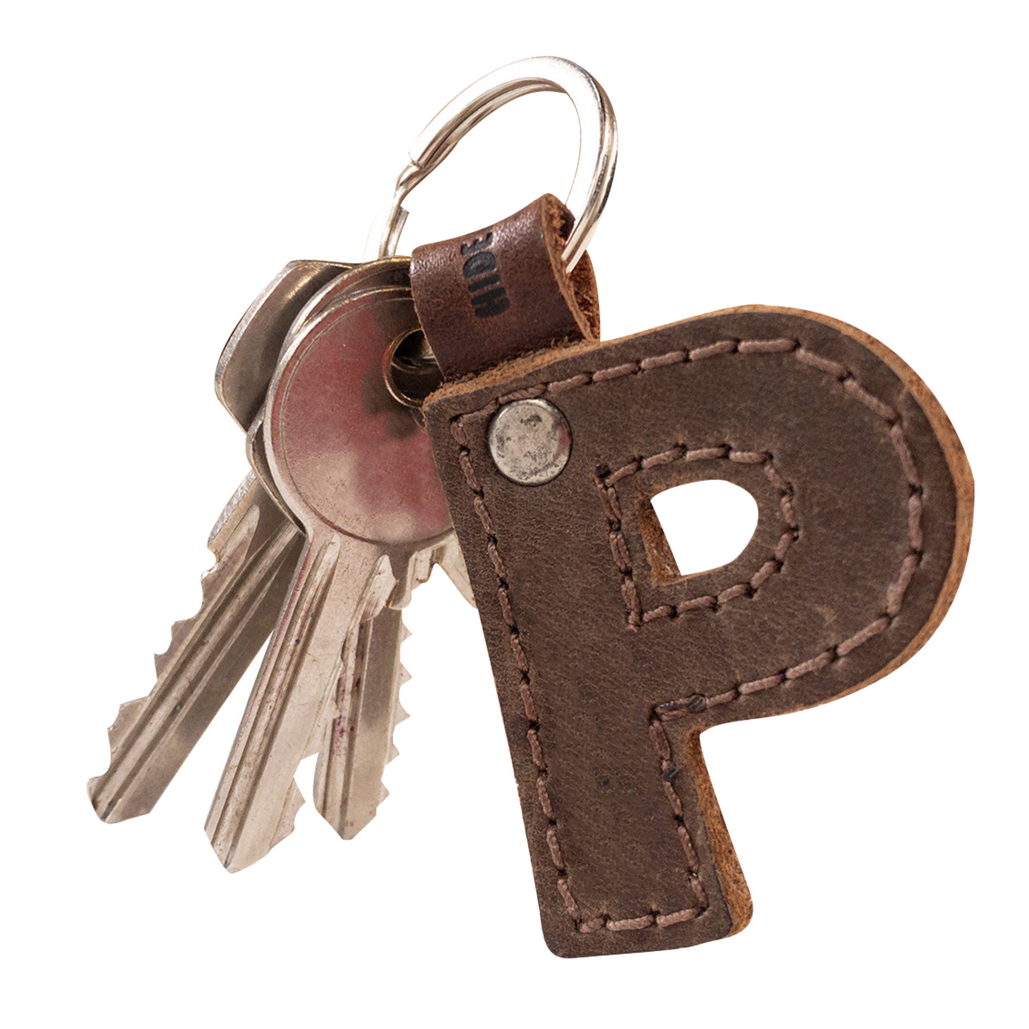 Side view of leather letter P keychain from Hide & Drink. This Alphabet Letter Keychain features durable Full Grain Leather, reflecting a commitment to artisan craftsmanship from La Antigua Guatemala.