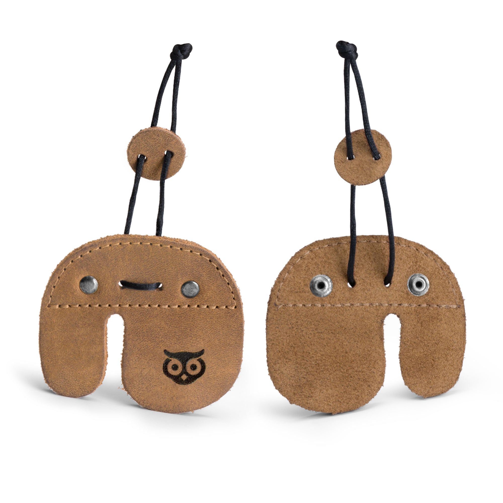 Right Handed Archery Finger Protector from Hide & Drink displayed in a stylish, handcrafted design. This Archery Finger Tab is made of quality Full Grain Leather, perfect for protecting fingers during shooting practice with recurve bows. A part of the handmade tradition in La Antigua Guatemala & Oaxaca Mexico, it reflects Small Batch Production, Hand Cut, Hand Sewn craftsmanship, and an artisan touch.