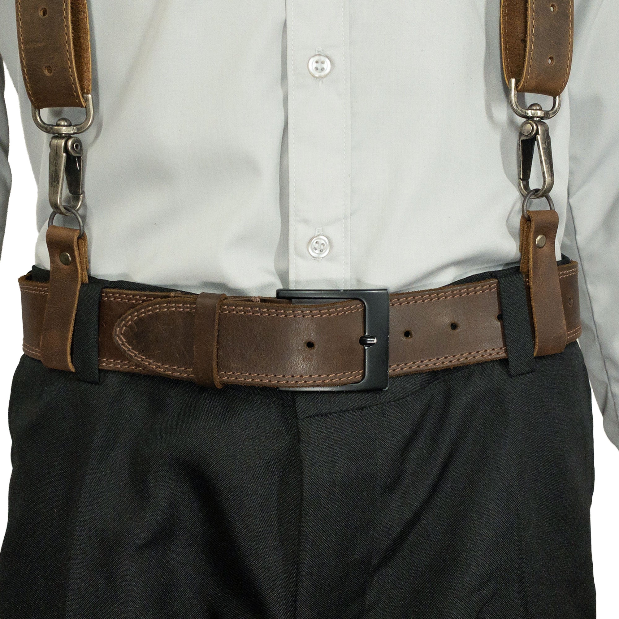 Stylishly modeled, this Set of 4 Riveted Suspender Loop Attachments from Hide & Groom enhances any groomsman's attire. Ideal for weddings, dinner parties, or any formal occasion, these attachments highlight the quality of full grain leather and the craftsmanship from artisans in La Antigua Guatemala.
