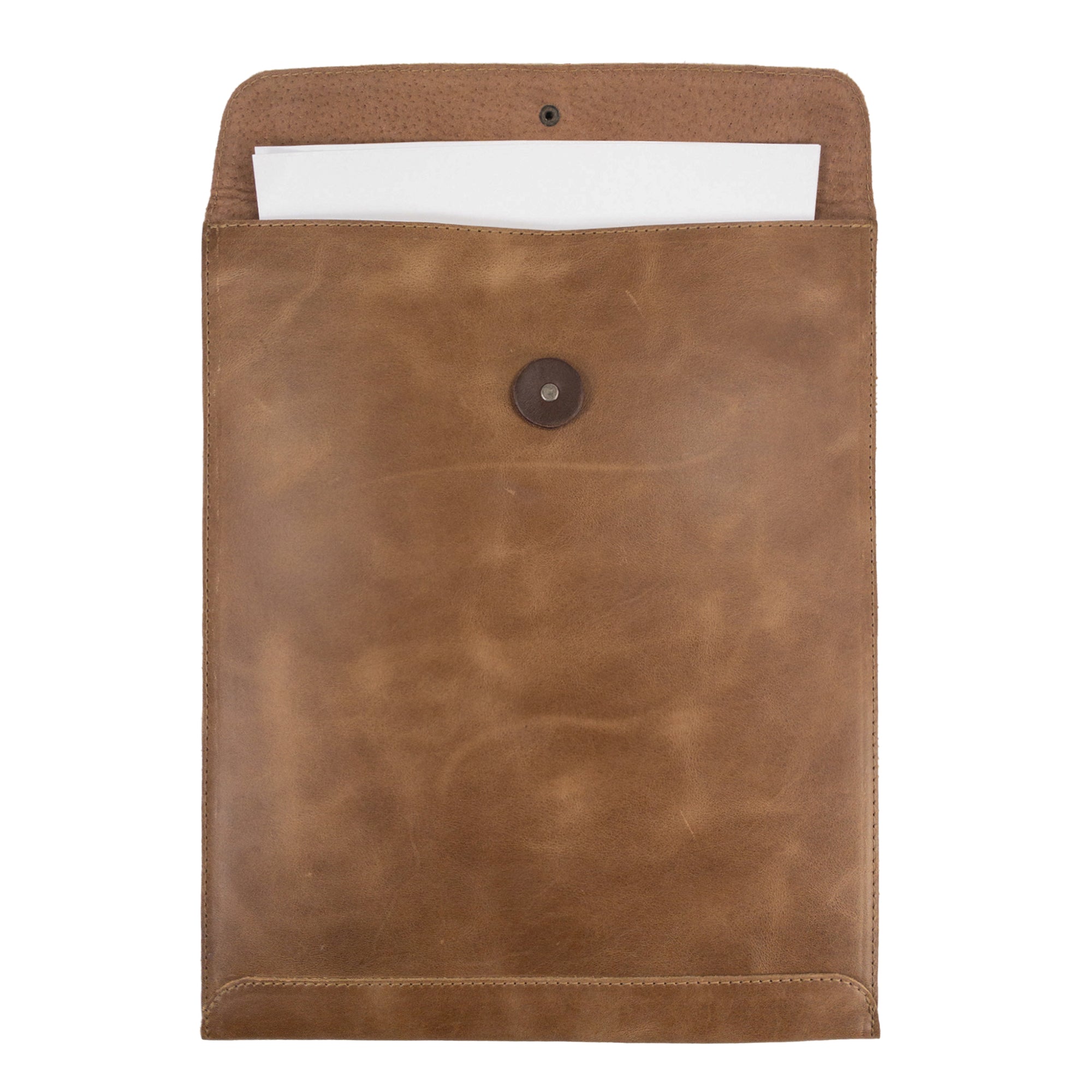Stunning design of the Mailing Envelope Folder by Hide & Drink, perfect for storing and organizing documents. This Mailing Envelope Document Holder features durable Full Grain Leather, proud of artisan craftsmanship from La Antigua Guatemala.