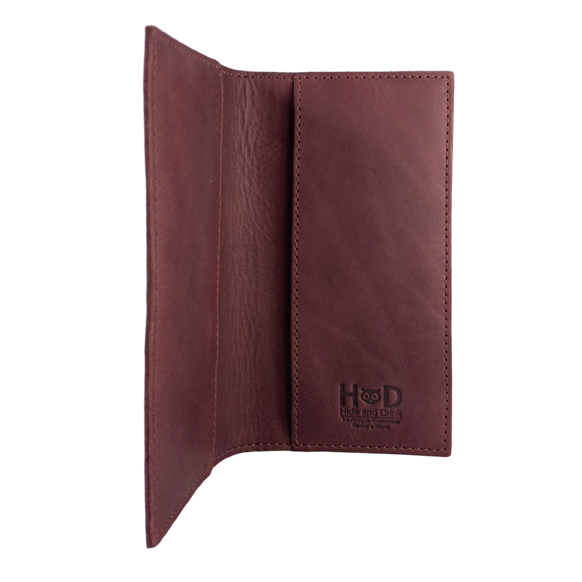 Inner structure of the Checkbook Leather Cover by Hide & Drink, made to serve as a minimalist organizer for standard checkbooks. This artisan product, handcrafted from full grain leather, showcases the craftsmanship from La Antigua Guatemala and Oaxaca Mexico, emphasizing small batch production.