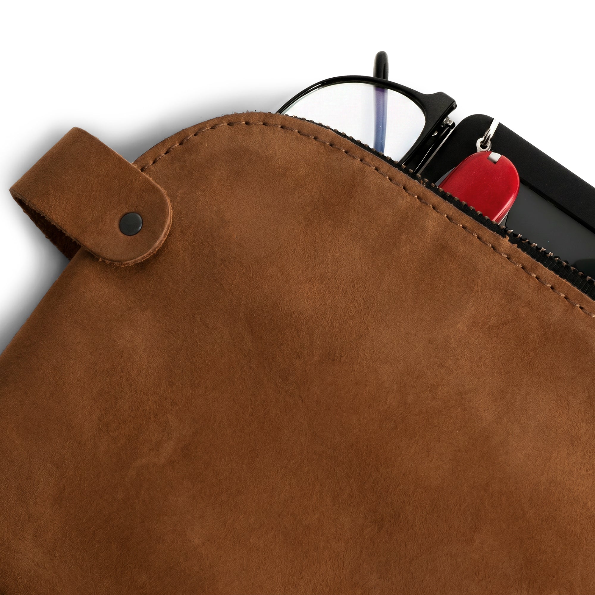 On-the-go setup with the Dopp Kit Utility Bag by Hide & Drink, highlighting its spaciousness for everyday essentials. This artisan Dopp Kit Utility Bag serves as a travel bag, made from full grain leather with an emphasis on small batch production and hand cut style, created in La Antigua Guatemala & Oaxaca Mexico.