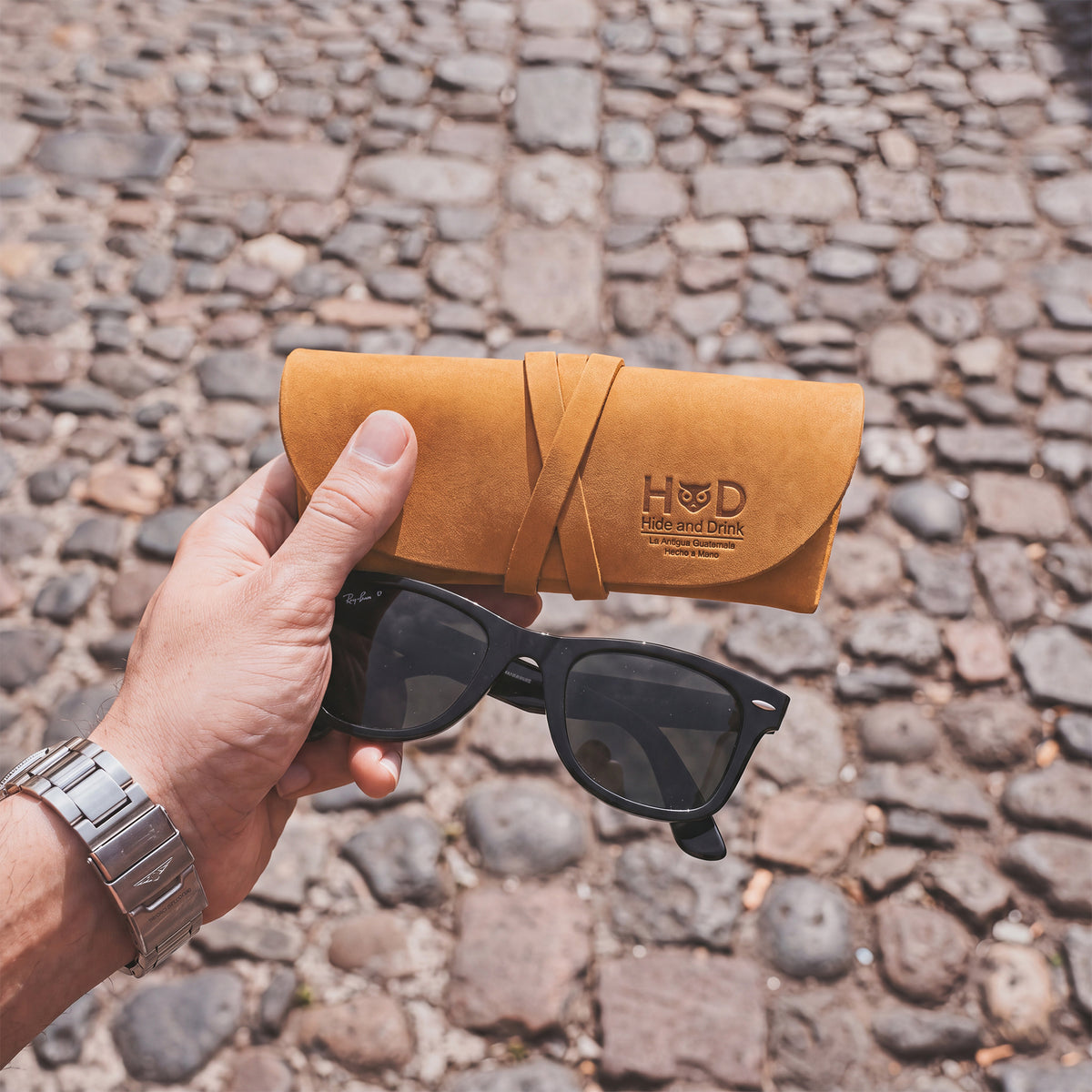 Hide & Drink Leather Sunglass Wrap displays a chic design perfect for securely storing sunglasses. Crafted from full grain leather, this eye glasses storage is ideal for travel purposes, showcasing artisan quality from La Antigua Guatemala.