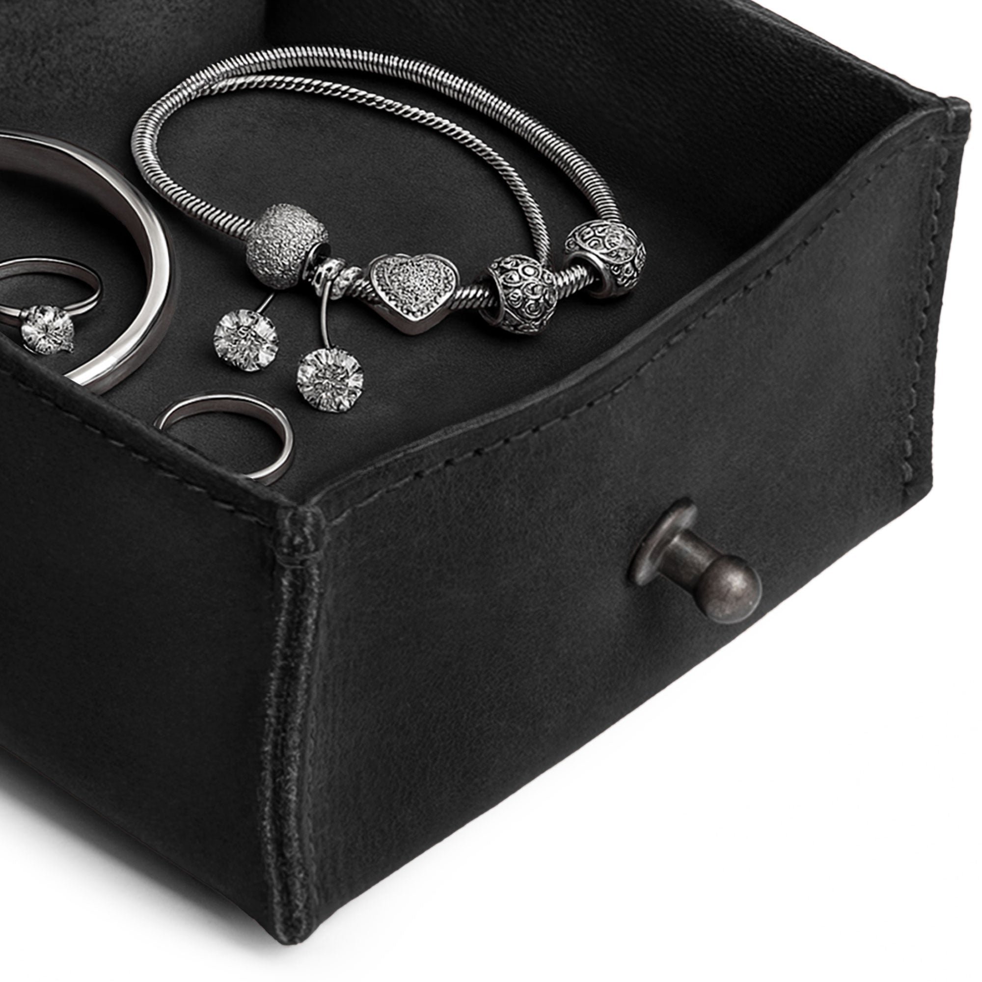 Open view of a Hide & Drink Jewelry Pouch showcasing its soft full grain leather interior, perfect for organizing rings and precious articles. Ideal as a mini travel size box and a thoughtful groom or bridesmaid gift. Handmade in La Antigua Guatemala, featuring artisan craftsmanship with fire branded detailing.