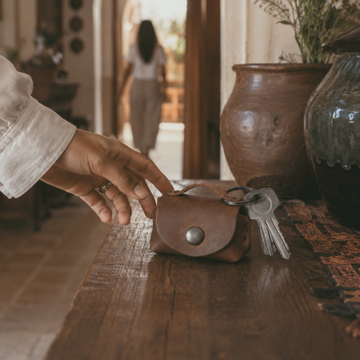 Front view of the Tiny Handbag Keychain, highlighting its rustic charm and key ring holder, made from full grain leather by Hide & Drink. This unique Tiny Handbag with Key Ring Holder combines craftsmanship with small batch production, hand cut, hand sewn, fire branded features, and it’s artisan-made in La Antigua Guatemala & Oaxaca Mexico.
