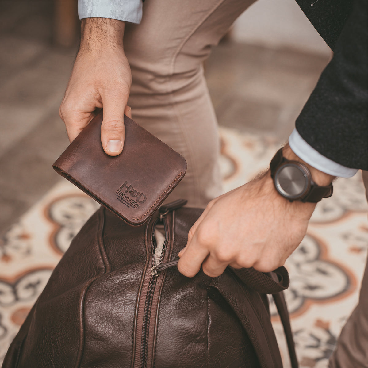 Open view of the Hide & Drink Minimal Wallet revealing space for cards and money, created from durable Full Grain Leather. This Classic Slimfold Wallet doubles as a Card Organizer Holder and essential Travel Accessory, reflecting the craftsmanship from Small Batch Production by artisans in La Antigua Guatemala & Oaxaca Mexico.