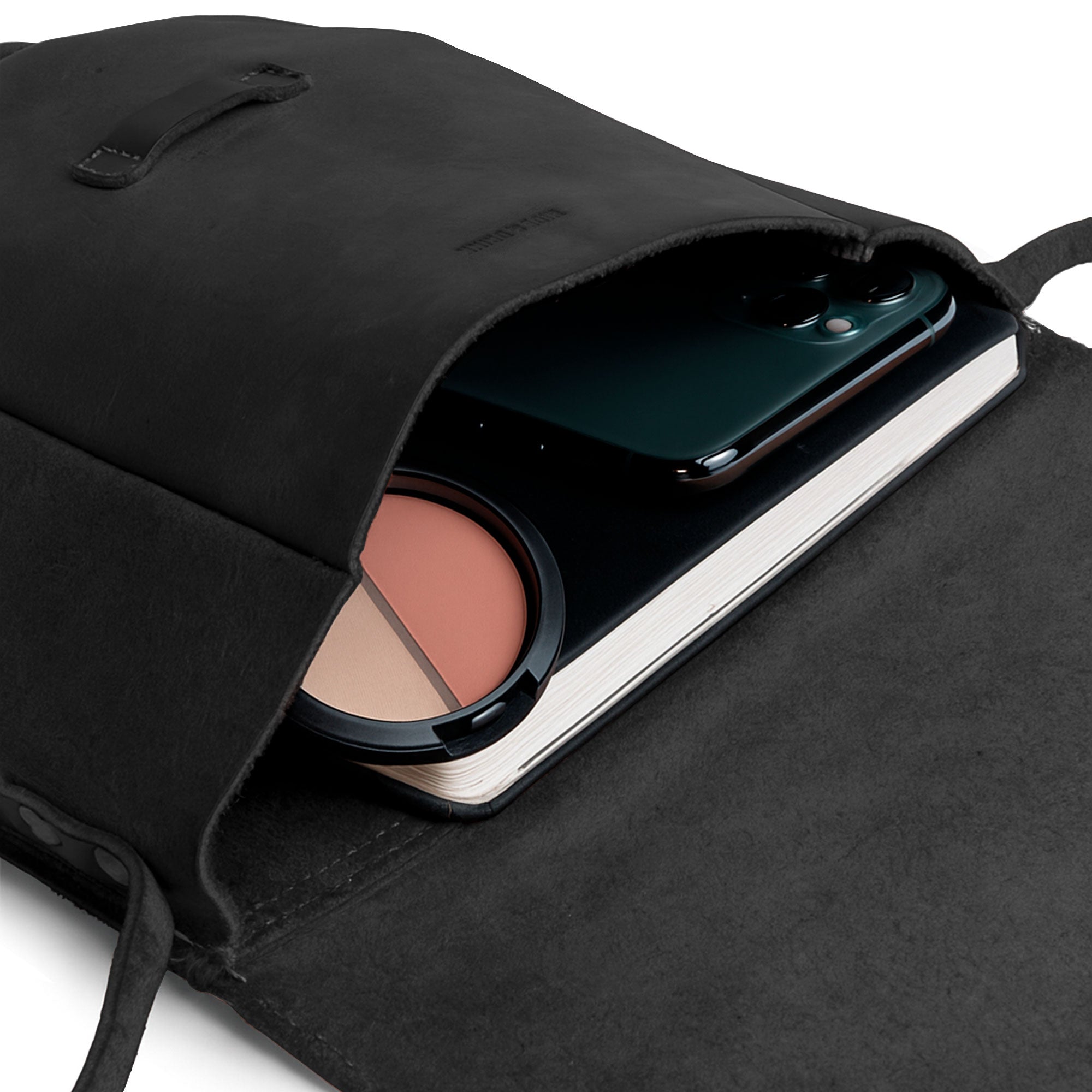 Dimensions illustration of the black Prisma Shoulder Bag by Hide & Drink. This vintage purse showcases its versatility as a messenger and crossbody bag, hand cut and hand sewn from full grain leather, reflecting the artisan skills from La Antigua Guatemala & Oaxaca Mexico.