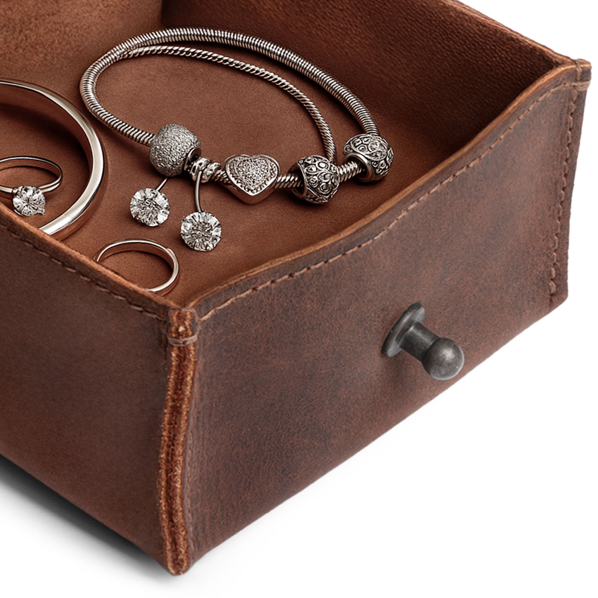 Open view of a Hide & Drink Jewelry Pouch showcasing its soft full grain leather interior, perfect for organizing rings and precious articles. Ideal as a mini travel size box and a thoughtful groom or bridesmaid gift. Handmade in La Antigua Guatemala, featuring artisan craftsmanship with fire branded detailing.