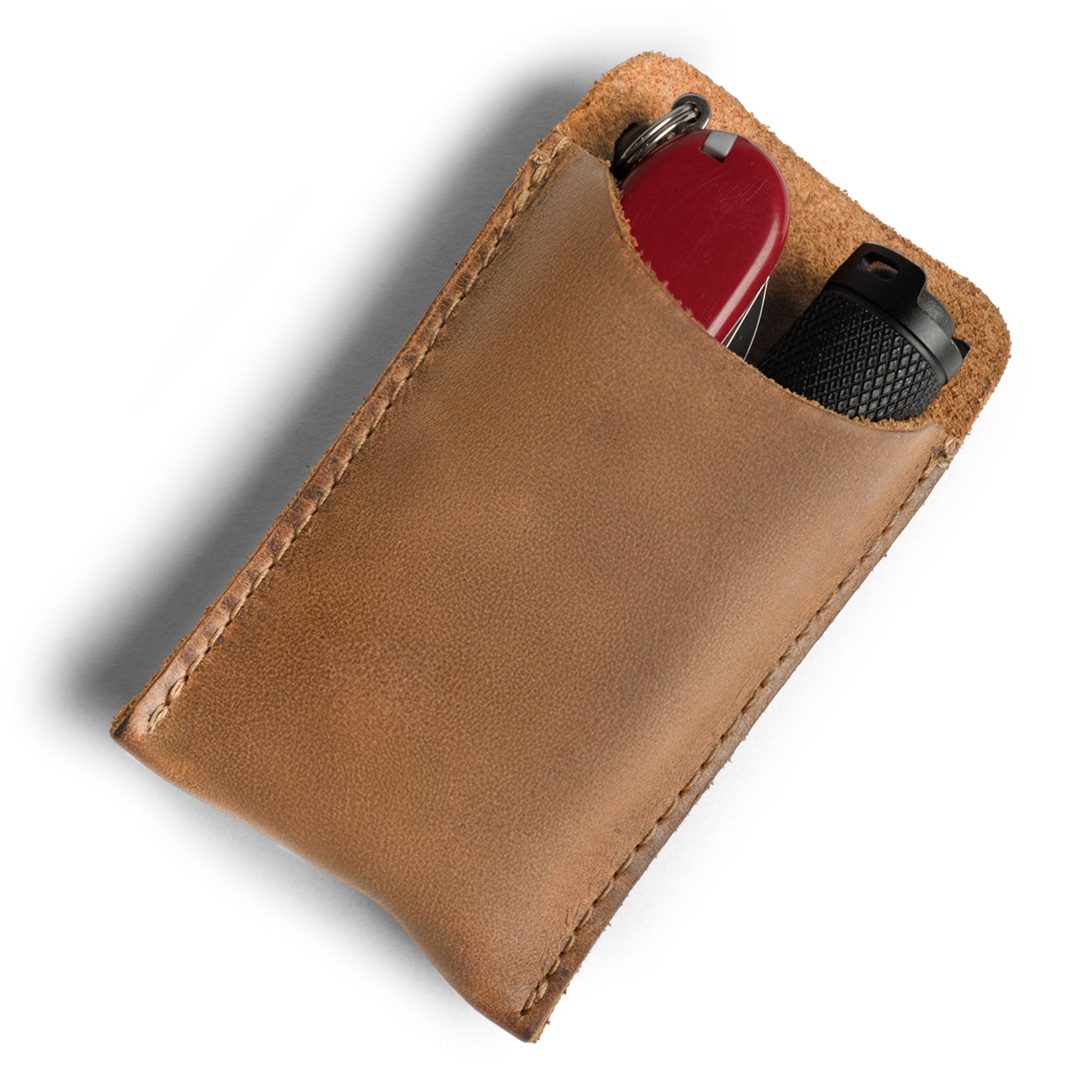 Hide & Drink's Multitool Pocket Sleeve EDC, with practical access for tools, showcasing its leather quality and design. This artisan-crafted product emphasizes the small batch production and hand-sewn details from La Antigua Guatemala.