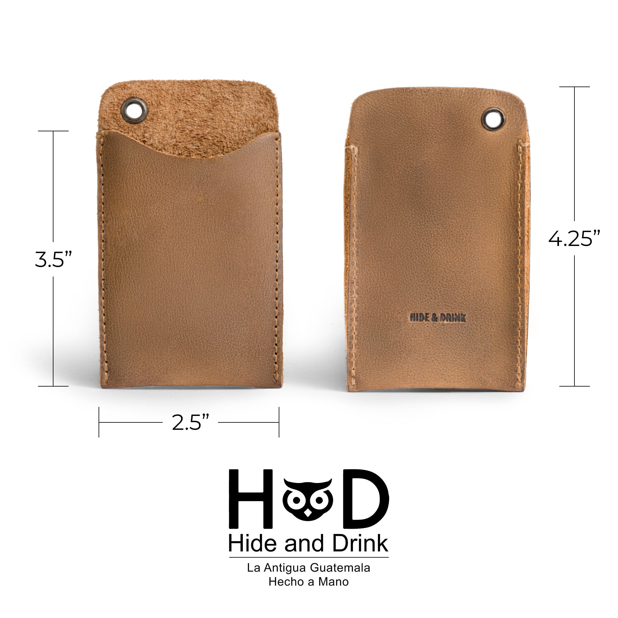 Hide & Drink's Multitool Pocket Sleeve EDC, presenting its elegant design and functionality for everyday use. Made with full grain leather, this small tool organizer is a fine example of artisan craftsmanship from La Antigua Guatemala.