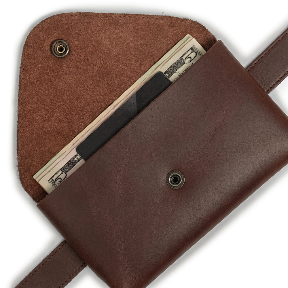 Back view of Hide & Drink's Fancy Fanny Pack, showcasing the sturdy construction from full grain leather. This fanny pack doubles as a medieval bag and an artisan accessory, ideal for easy travel for digital nomads. Expertly handcrafted in La Antigua Guatemala with a focus on small batch production.