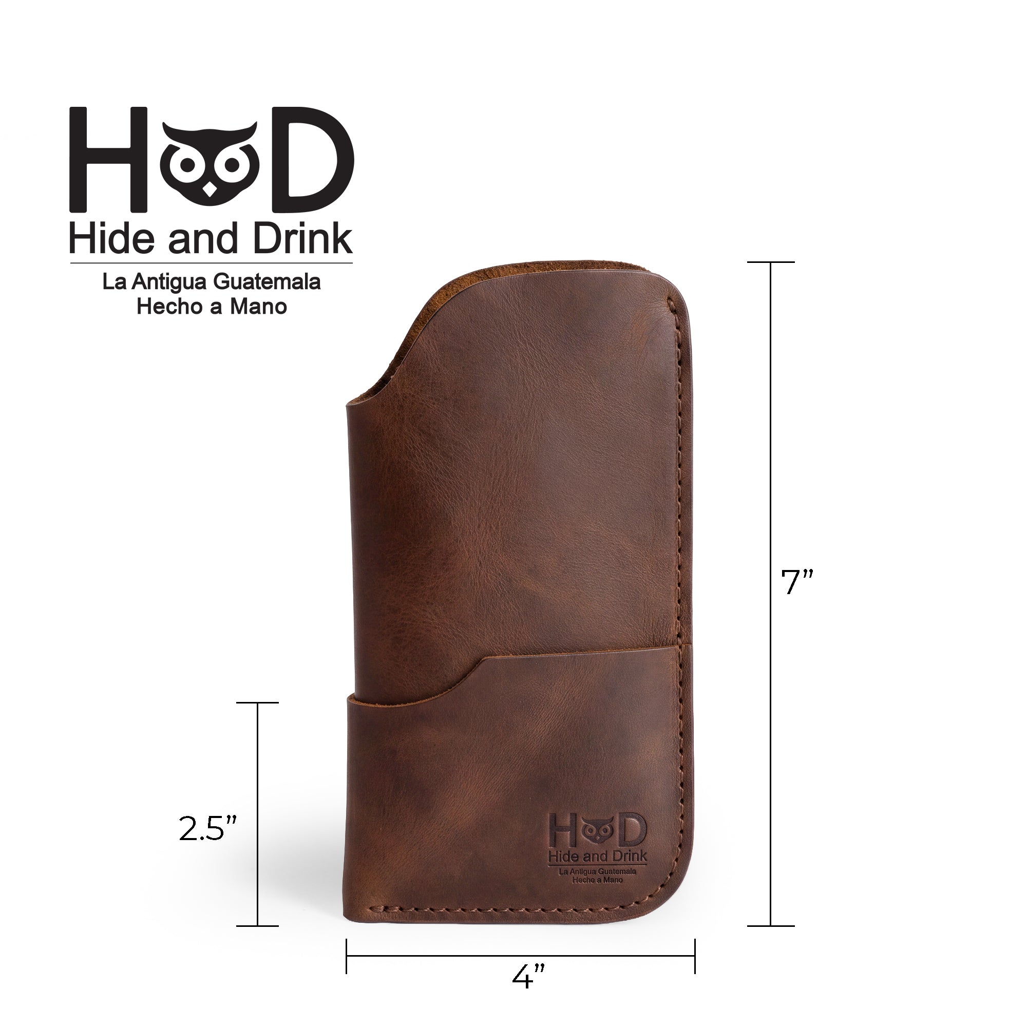 Dimensions of the Hide & Drink Sunglass Case & Wallet, illustrating its compact design. This Rustic Sunglasses Case & Wallet is an ideal Full Grain Leather glasses protector for travel, crafted with care in La Antigua Guatemala & Oaxaca Mexico.