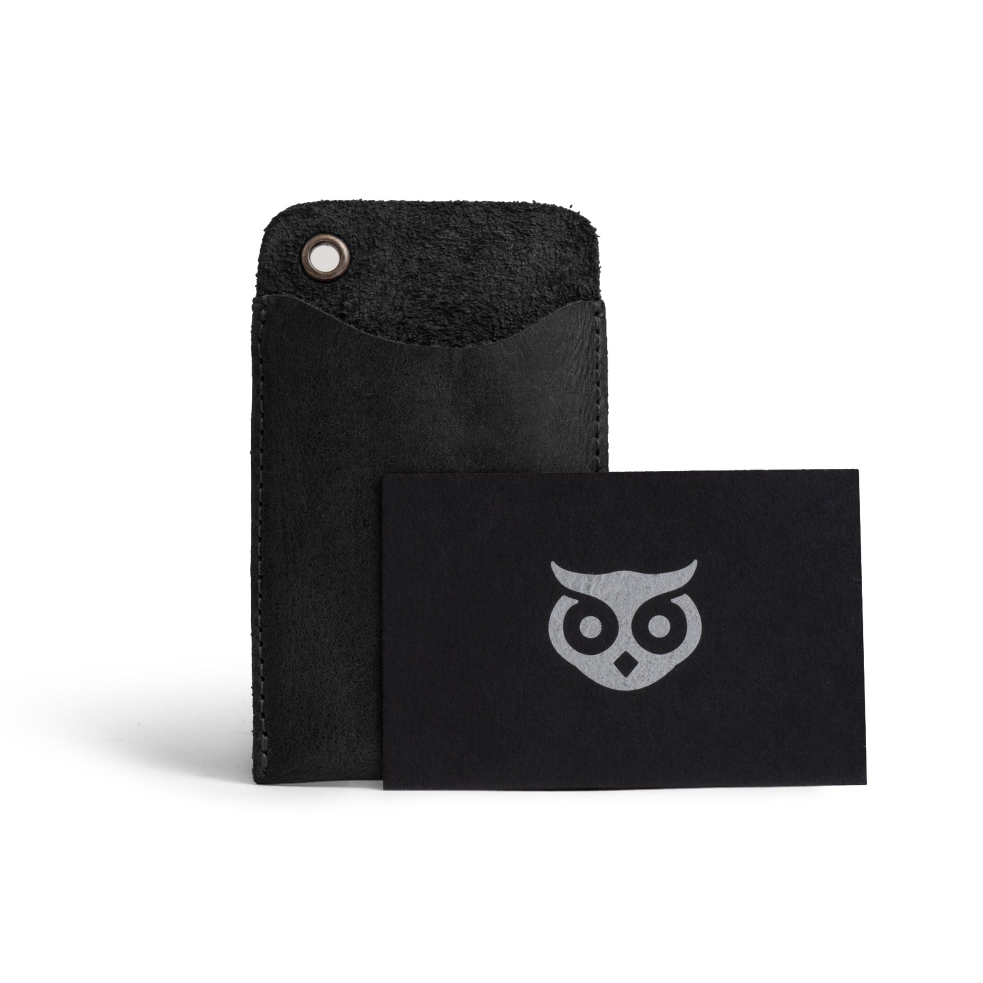 The dimensions of Hide & Drink's Multitool Pocket Sleeve EDC in black leather, showcasing its design for small gadget organization. Handmade and artisan crafted in La Antigua Guatemala, this EDC Pocket Slip reflects small batch production techniques.