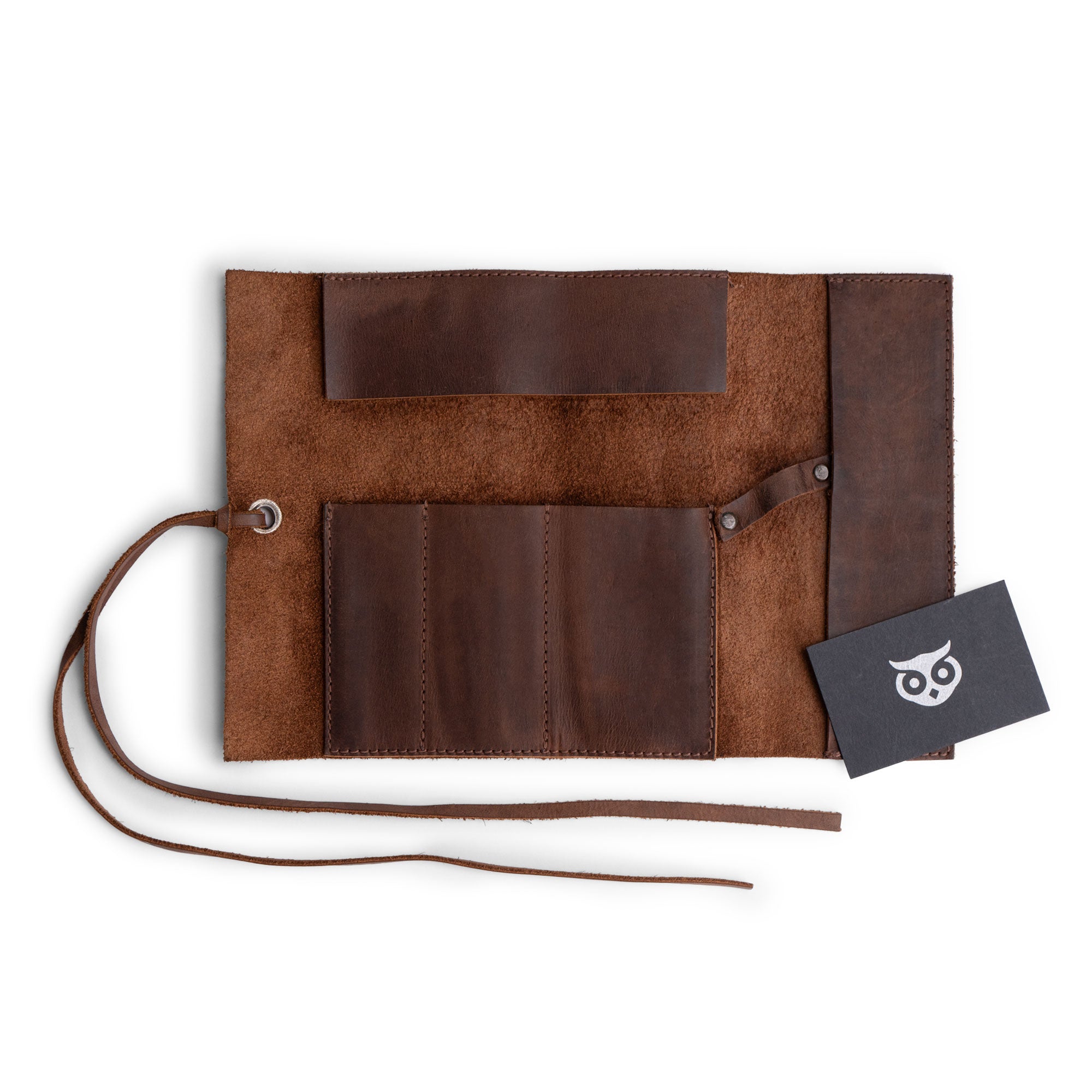 Hide & Drink Multi Purpose Pencil Roll with an elegant closure and detailing, perfect for organizing your craft or work items. Made from artisanal Full Grain Leather, this rustic storage wrap is a testament to fine craftsmanship from La Antigua Guatemala & Oaxaca Mexico.