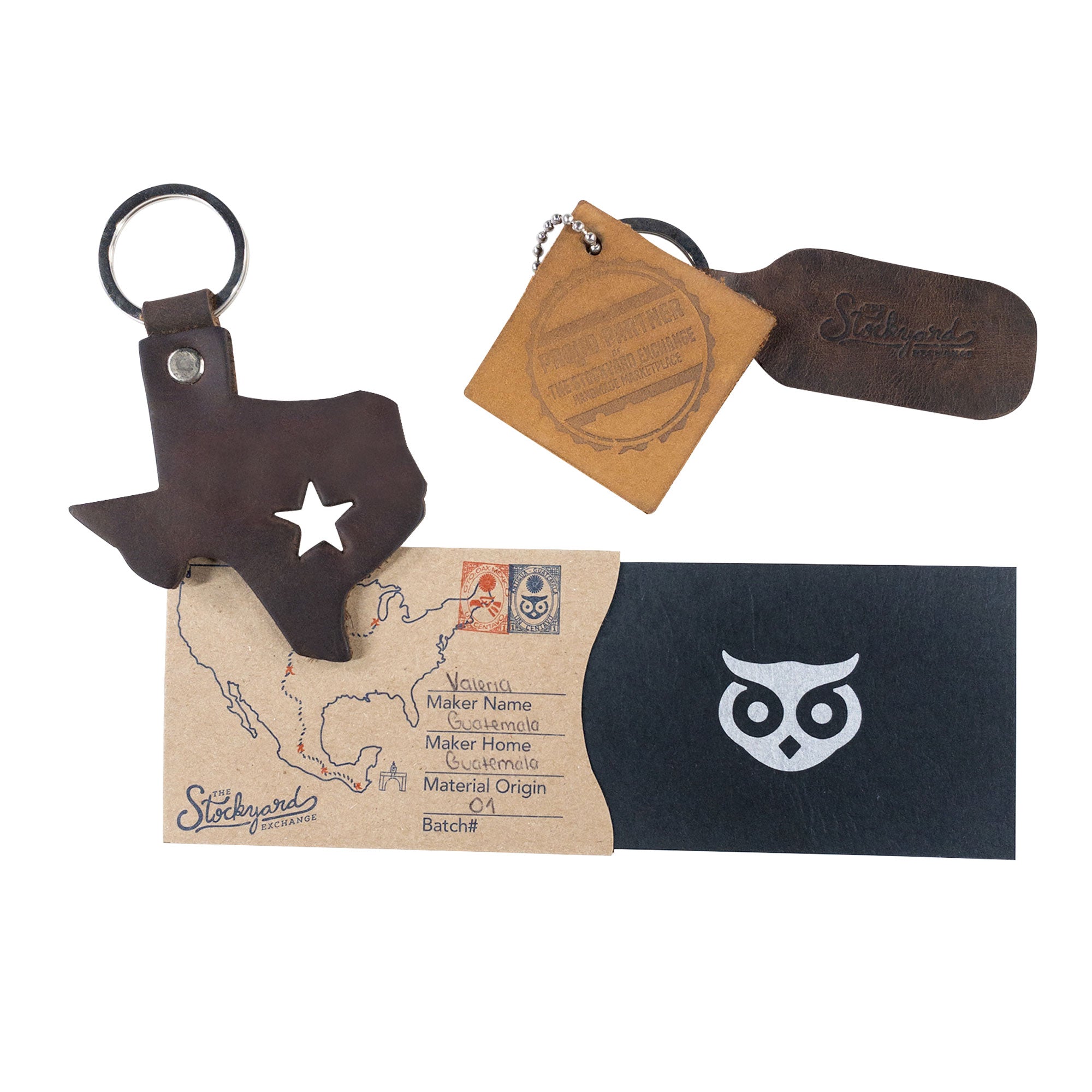 Showcasing the Texas State Keychain made from thick full grain leather, alongside a tag enunciating its artisan origins and small batch production. Handcrafted by Hide & Drink, this design celebrates the Texas state map with a star and makes for an ideal Texas souvenir from La Antigua Guatemala & Oaxaca Mexico.
