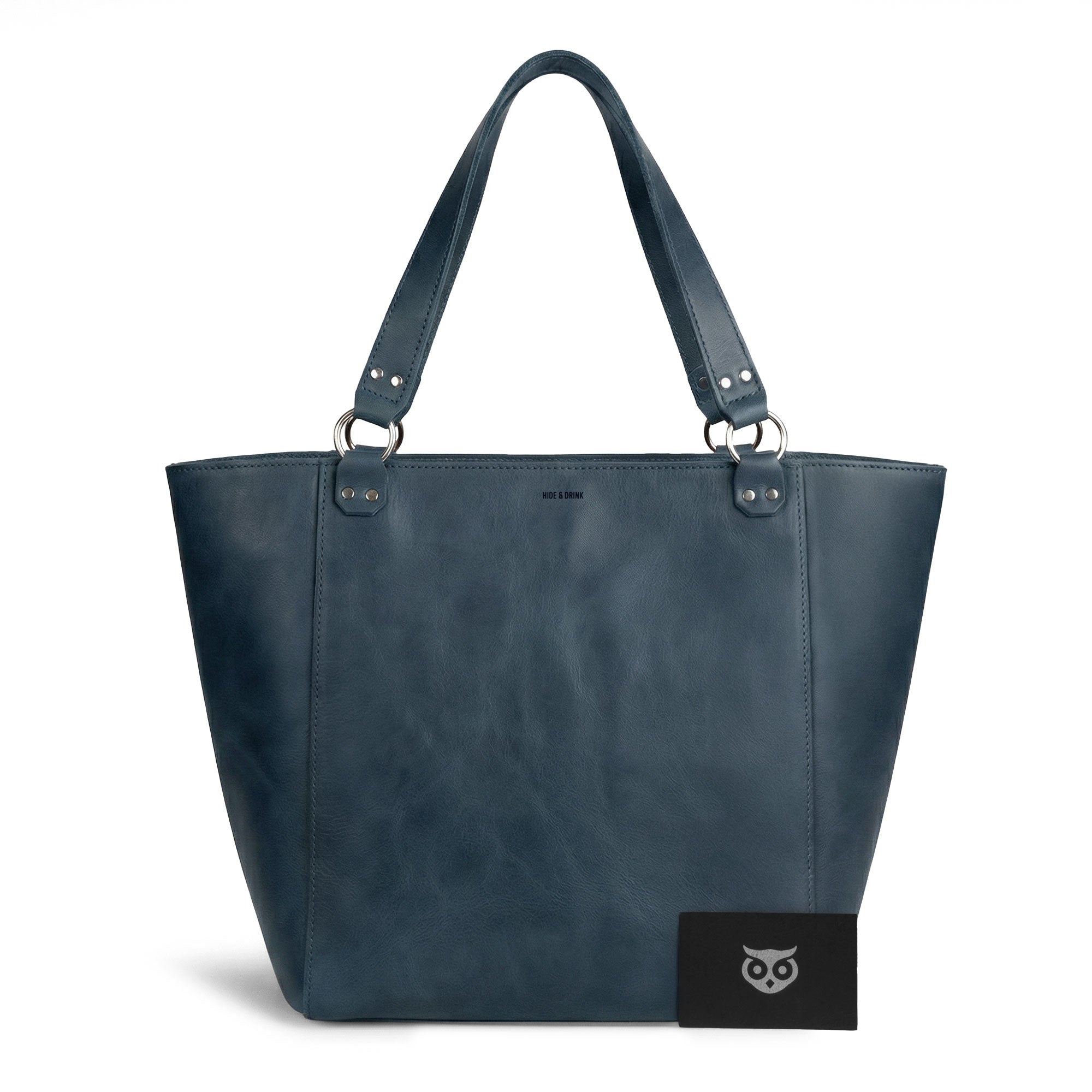 Spacious inside view of the Leather Formal Handbag by Hide & Drink, displaying its Full Grain Leather craftsmanship. This bag serves well as a Female Formal Handbag, Shoulder Bag, or Shopping Bag and is perfect for girls. Handmade in La Antigua Guatemala & Oaxaca Mexico.