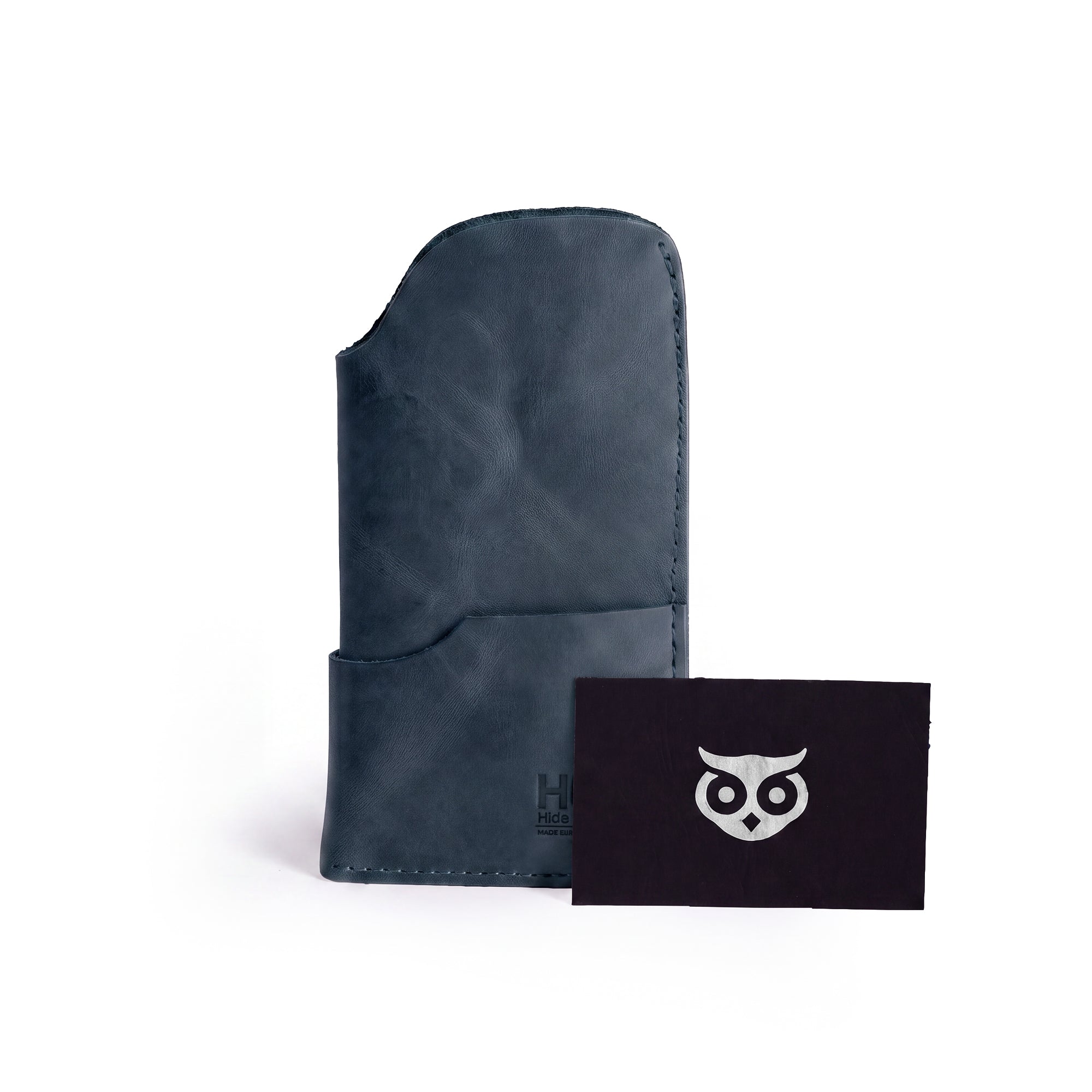 The Hide & Drink Sunglass Case & Wallet depicted in its practical use. This Rustic Sunglasses Case & Wallet, made from premium Full Grain Leather, serves as an essential eyeglasses sleeve for travel, expertly crafted in La Antigua Guatemala & Oaxaca Mexico.