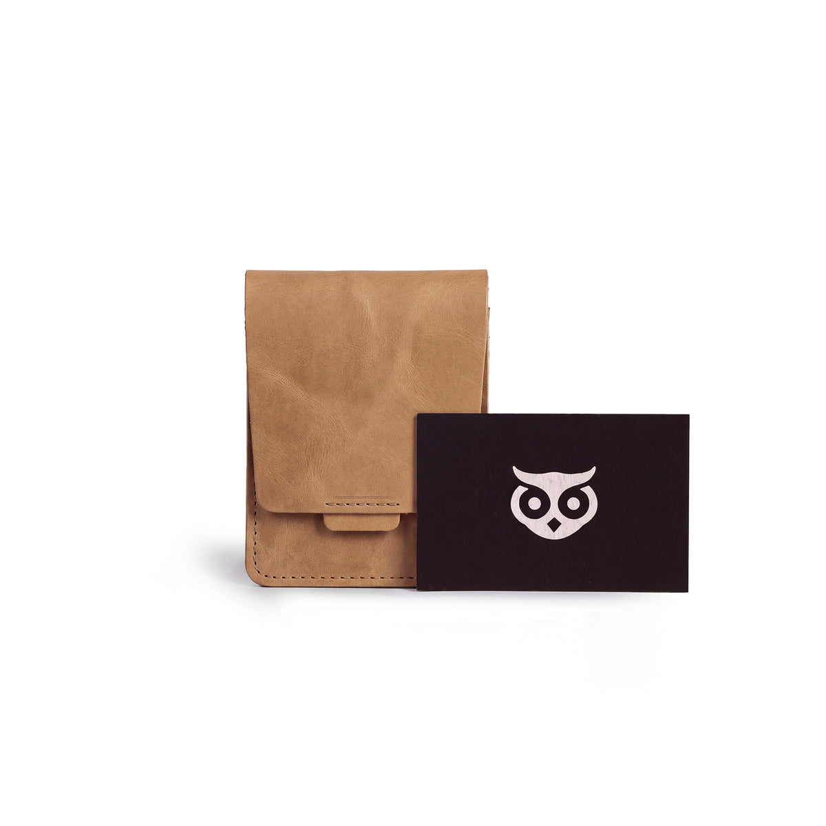 Hide & Drink Slim Card Holder detailing craftsmanship, showcasing its elegant design for card and cash organization. This artisan full grain leather wallet emphasizes the quality and heritage of handmade production in La Antigua Guatemala.