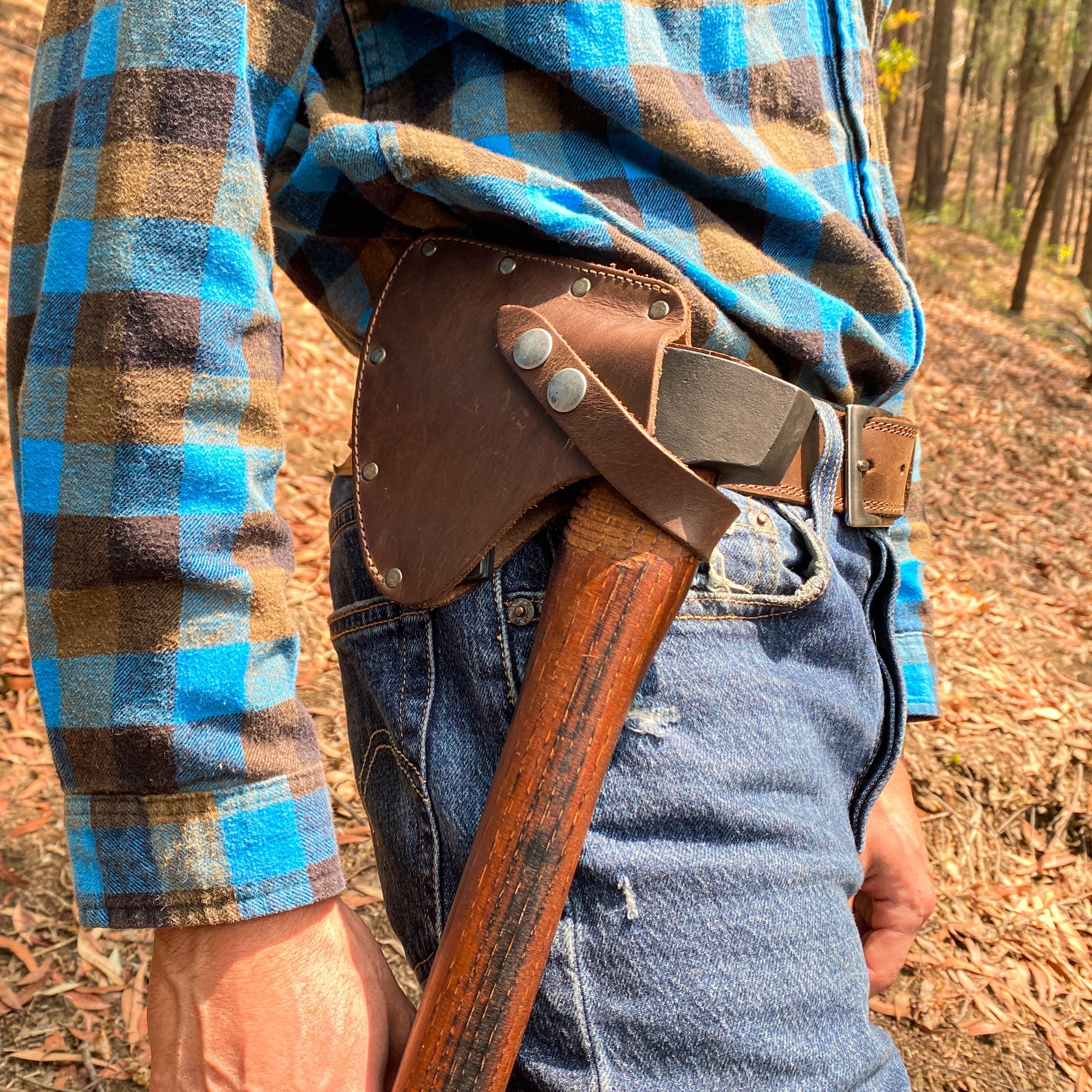 Dimensions of the Camper Axe Head Sheath by Hide & Drink displayed with measurements, illustrating its design as an Adjustable Axe Sheath. This Full Grain Leather protector case cover is an essential blade sleeve for camping accessories, showcasing small batch artisan craftsmanship, hand cut, and fire branded in La Antigua Guatemala & Oaxaca Mexico.