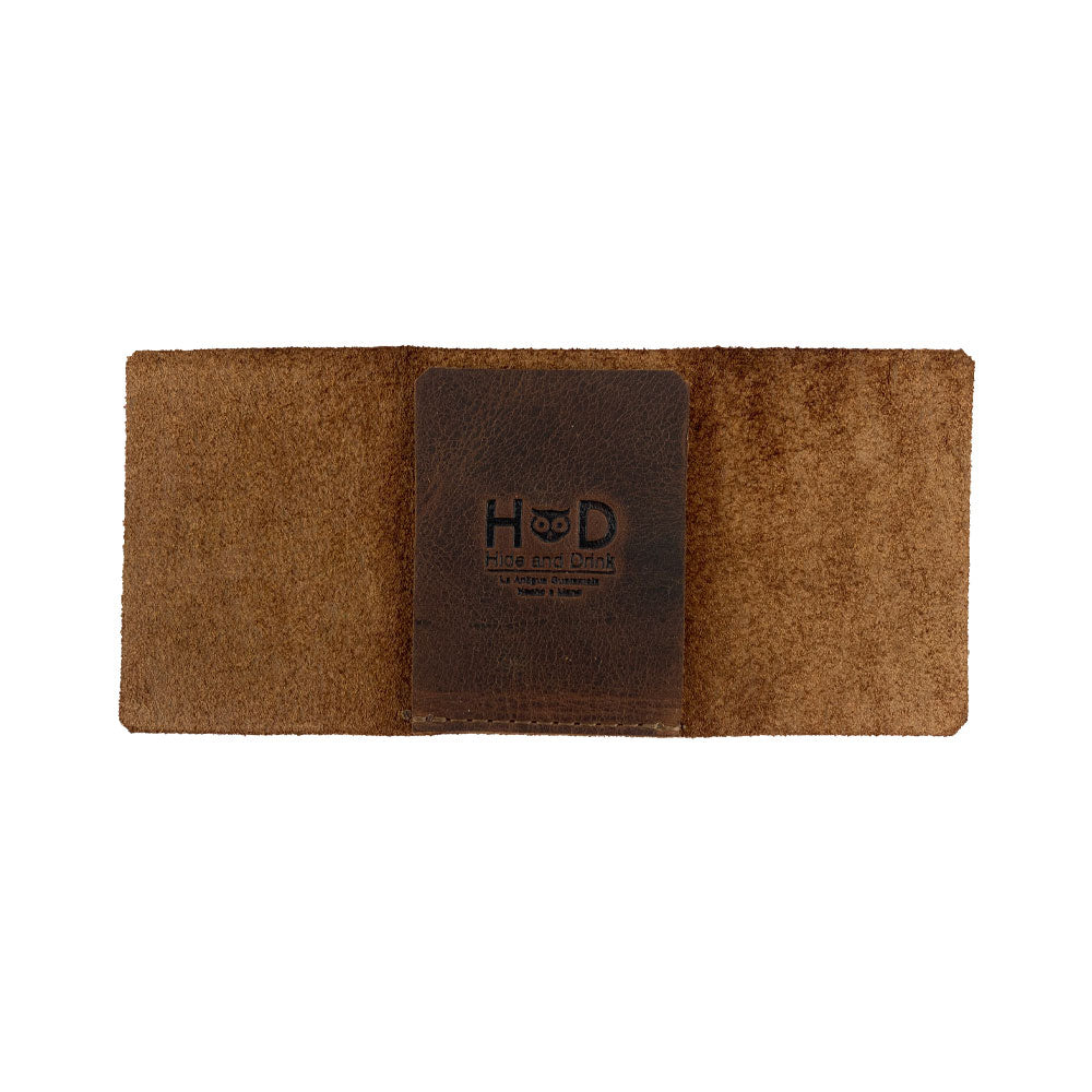 Showcasing the Hide & Drink Minimalist Wallet Bills Only, this Ultra Minimalist Wallet is crafted from Full Grain Leather, serving as an elegant cash organizer. Handmade in La Antigua Guatemala, each wallet is a product of small batch production and artisan quality, featuring hand cut and hand sewn details and a fire branded logo.