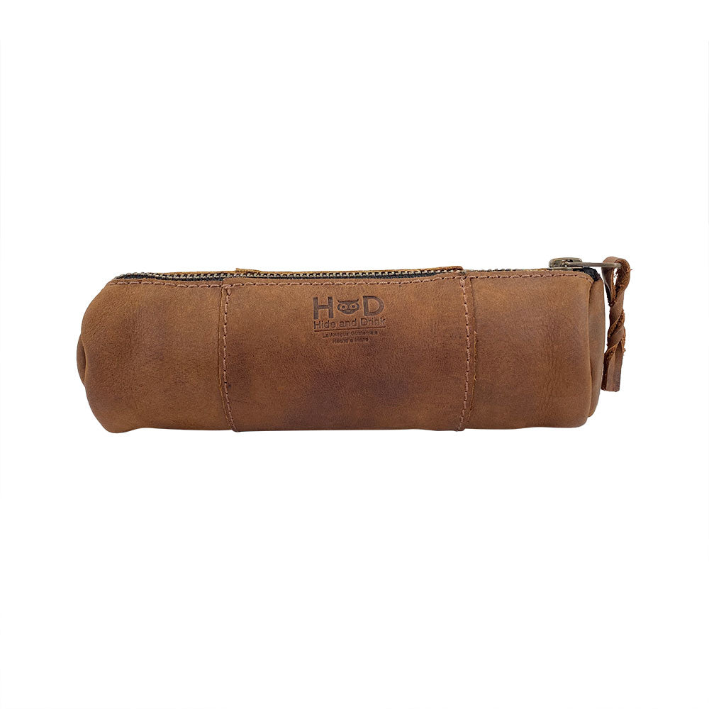 Utility Cylinder Case by Hide & Drink made from Full Grain Leather, featuring a rustic design perfect for organizing keys or personal items. This handmade bag is crafted in small batches in La Antigua Guatemala, ideal for office supplies and cables. Cylinder Case, Classic Bag, Handmade, Rustic.