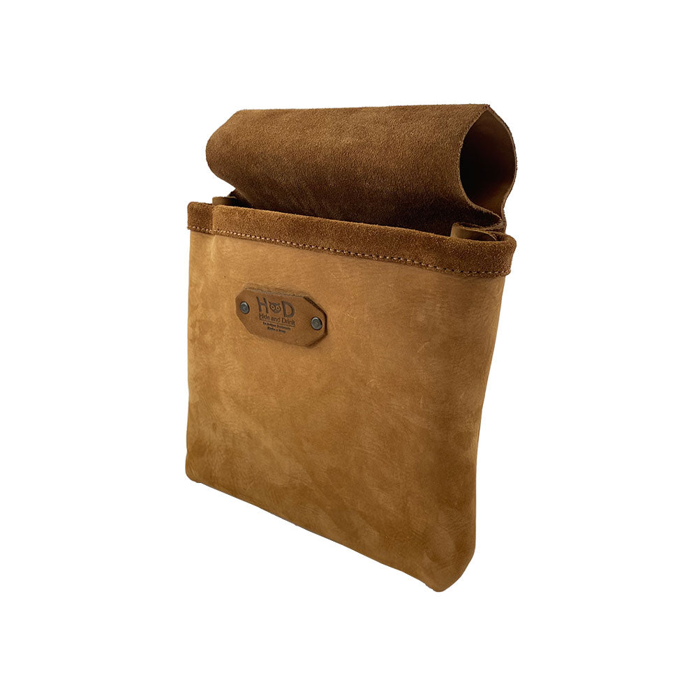 Side view of the Constructor Belt Bag in tan by Hide & Drink, a practical accessory for constructors. This durable tool belt bag includes a spacious pocket constructed from premium full grain leather, handcrafted in La Antigua Guatemala & Oaxaca Mexico.