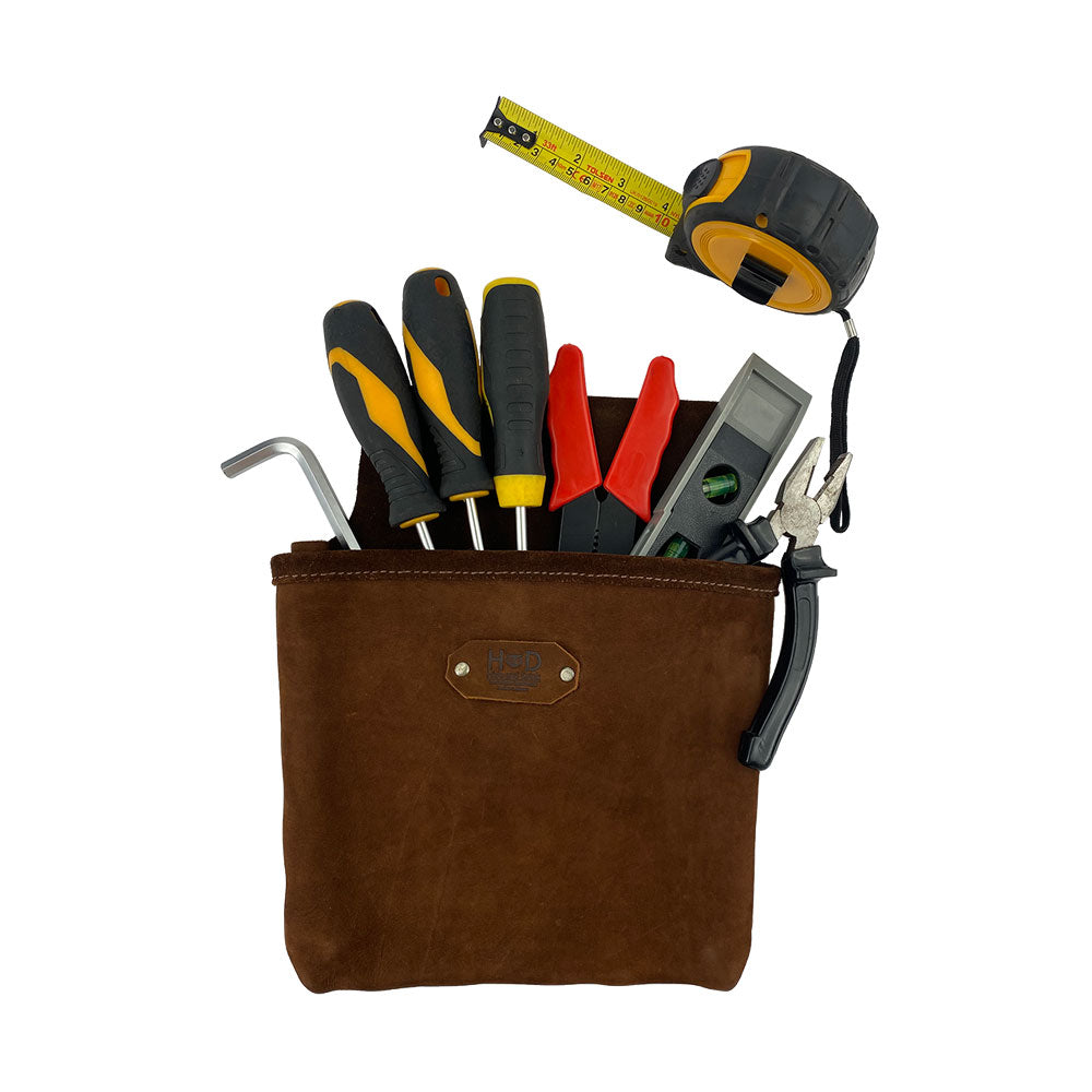 Constructor Belt Bag in bourbon brown by Hide & Drink filled with various tools, ideal for constructors. This tool bag features a single big pocket made of full grain leather, showcasing artisan craftsmanship from La Antigua Guatemala & Oaxaca Mexico.
