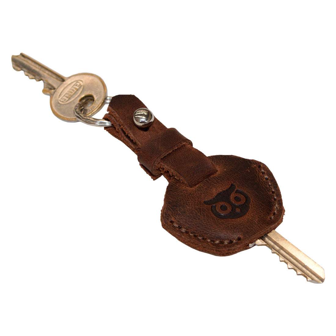 Hide & Drink Single Key Sleeve made from full grain leather, featuring a key ring holder and vintage cover design, perfect for stylish accessories. Artisan-made in La Antigua Guatemala, showcasing small batch production through hand cut and hand sewn techniques.