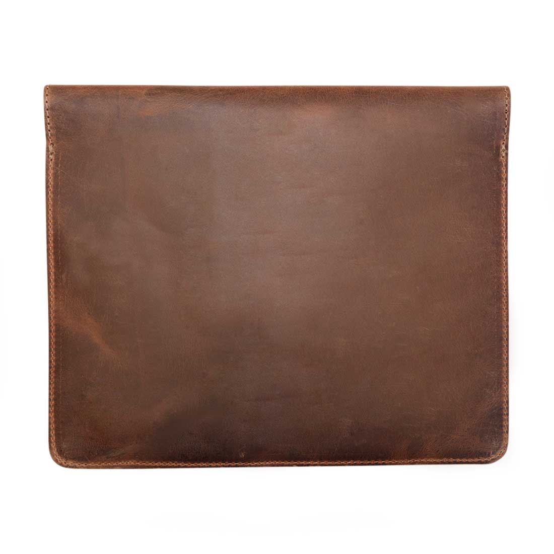 Back view of Hide & Drink's Slim Portfolio, emphasizing its sleek design as a handmade Flat Messenger Case. Crafted from Full Grain Leather, this Narrow Document Holder is a perfect office accessory, made with care in La Antigua Guatemala & Oaxaca Mexico.