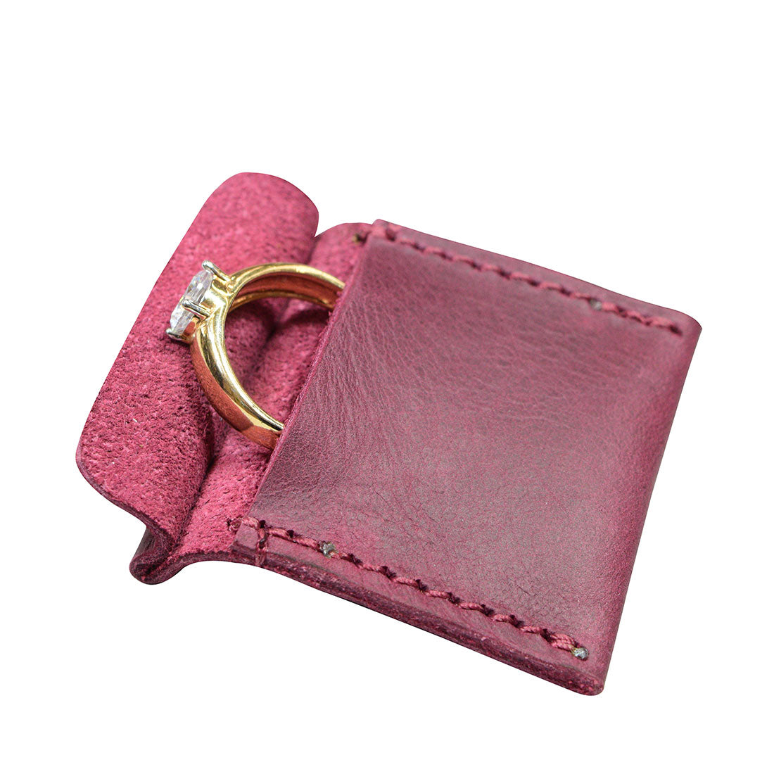 Hide & Drink Wedding Ring Case showcasing an elegant design, accommodating an engagement ring. This pouch organizer for jewelry is ideal for travel and handmade with full grain leather in La Antigua Guatemala & Oaxaca Mexico.