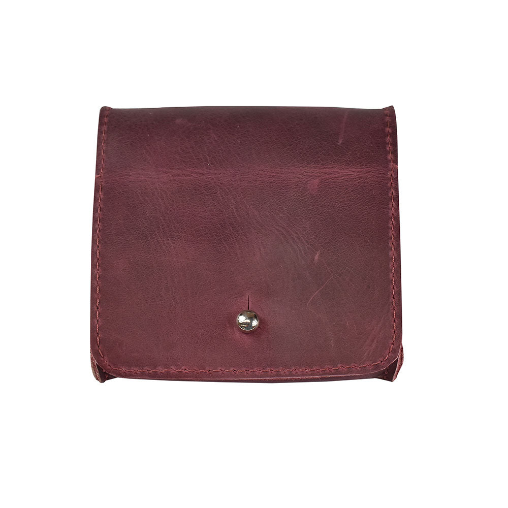 External view of a Hide & Drink Jewelry Pouch demonstrating its stylish full grain leather finish, well-designed for organizing precious articles. An ideal gift for weddings.