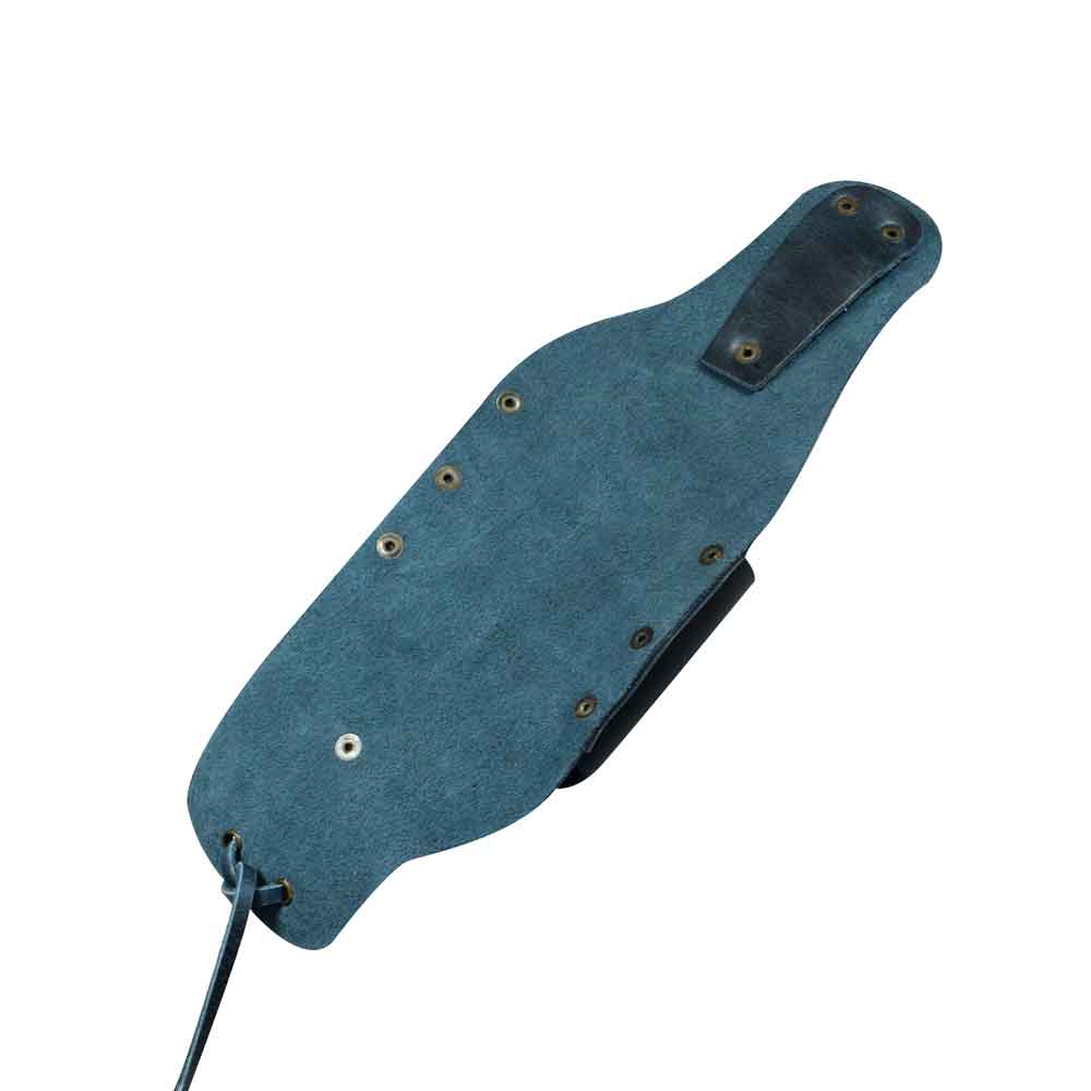 Hide & Drink Beer Holster Cowboy Buzy, an essential Beer Holster for Cowboy perfect for keeping your drink hands-free. This Western Bottle Leg Grip is made from premium full grain leather, celebrating small batch production and artisan craftsmanship from La Antigua Guatemala.