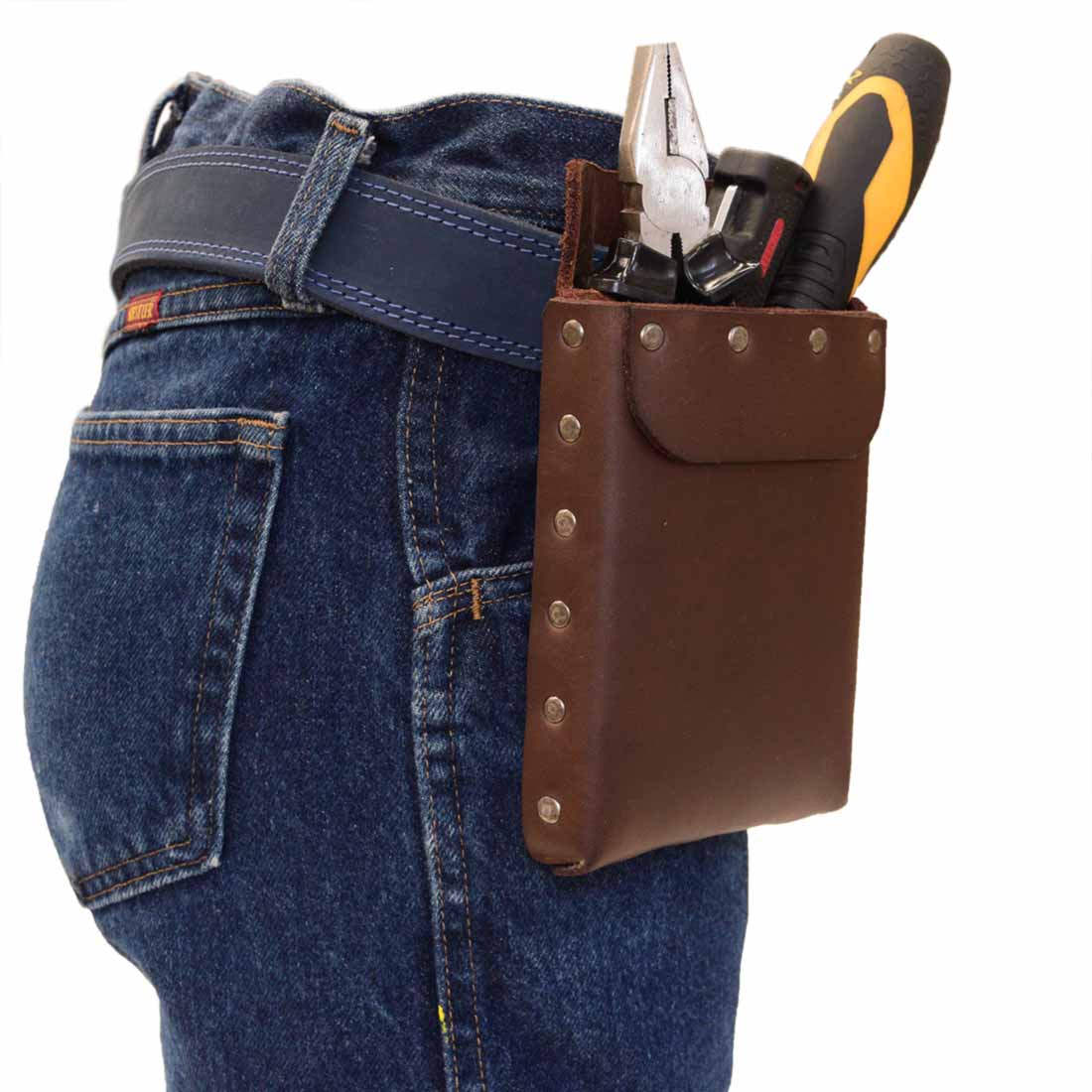 Side view of Hide & Drink's Square Tool Pouch, demonstrating its riveted design and how it fits on a waist belt. This heavy-duty rustic tool organizer, made from full grain leather, highlights the artisan craftsmanship from La Antigua Guatemala and Oaxaca Mexico, ensuring a reliable case for your tools.