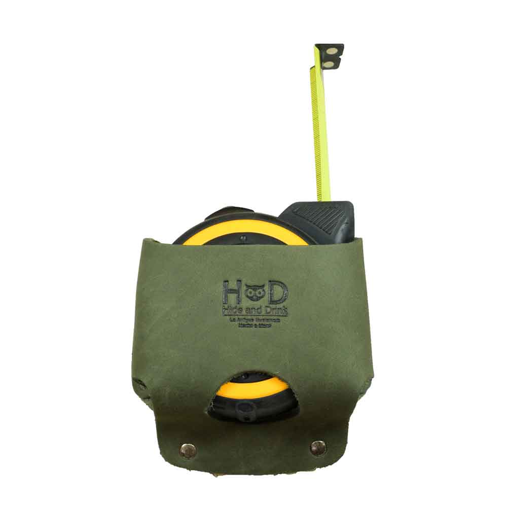 Hide & Drink's Large Tape Holster in green leather, designed for durability and comfort. Ideal for those needing quick access to a Large Tape Measure, handmade in La Antigua Guatemala.