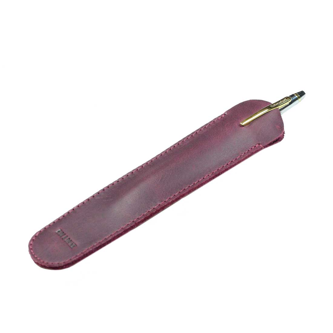 The Vintage Pen Sleeve from Hide & Drink displays a rich burgundy color and exceptional craftsmanship. This artisanal piece is perfect for enhancing office essentials and expressing personal style.