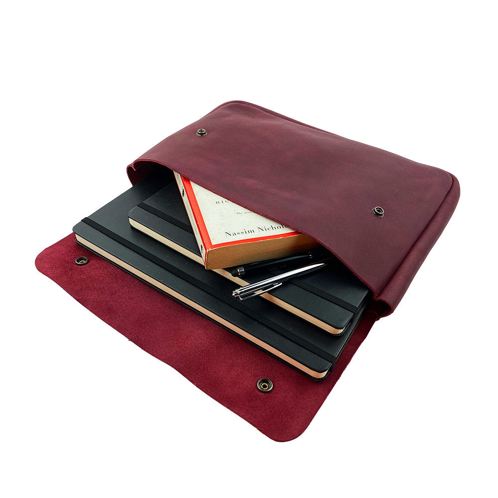Stylish view of Hide & Drink's Vintage Folder Holder emphasizing its luxurious Handmade Leather design. This Document Holder combines vintage envelope appeal with Full Grain Leather durability, proudly representing Small Batch Production made in La Antigua Guatemala & Oaxaca Mexico.