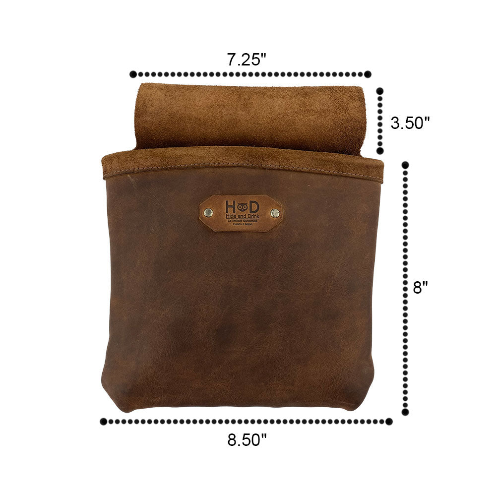 Dimensions of the Constructor Belt Bag by Hide & Drink, designed for constructors. This tool belt bag features a single large pocket made from full grain leather, hand cut and sewn in La Antigua Guatemala & Oaxaca Mexico. Ideal for practicality and style.
