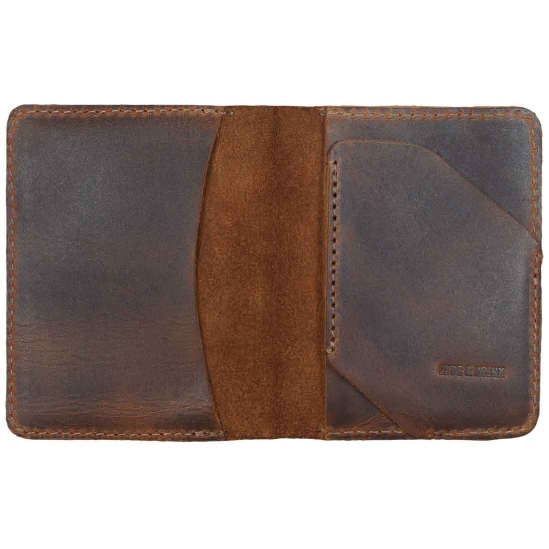 Inside view of the Bi-Fold Card Wallet Diagonal by Hide & Drink, showcasing a minimalist design to hold up to 5 cards plus folded bills, made of full grain leather, perfect as a cash organizer. Ideal for accessories, handcrafted in La Antigua Guatemala.